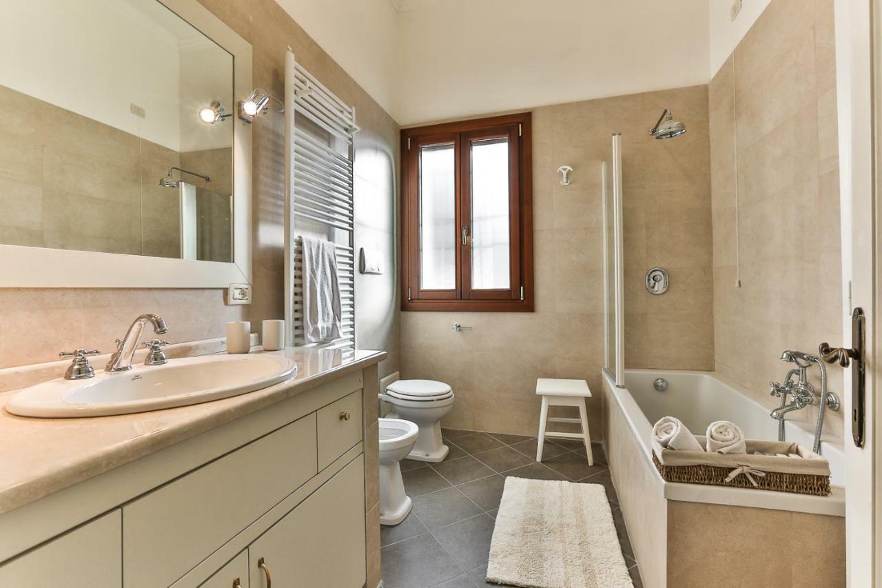 Ca Dei Greci Canal View Apartment Venice